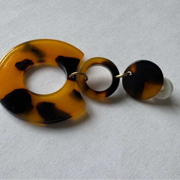 Leopard Clip On Earrings
(New) - Picture 2 of 4